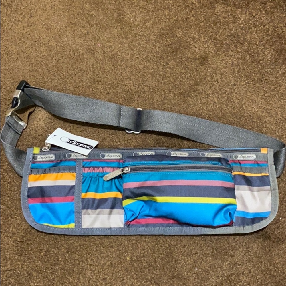 LeSportsac Freida Muffer.